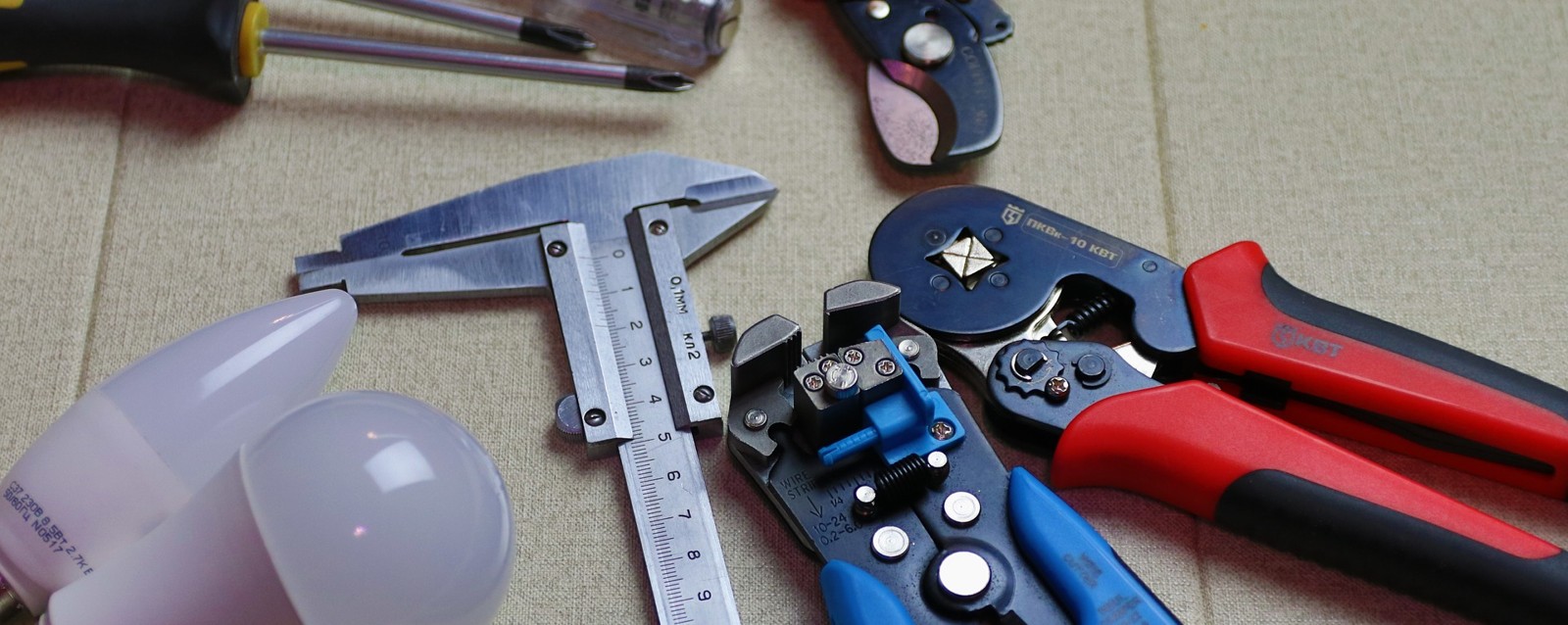 REMONDINI IMPIANTI - utensili per lavoro di precisione tra cui calibro, pinze varie