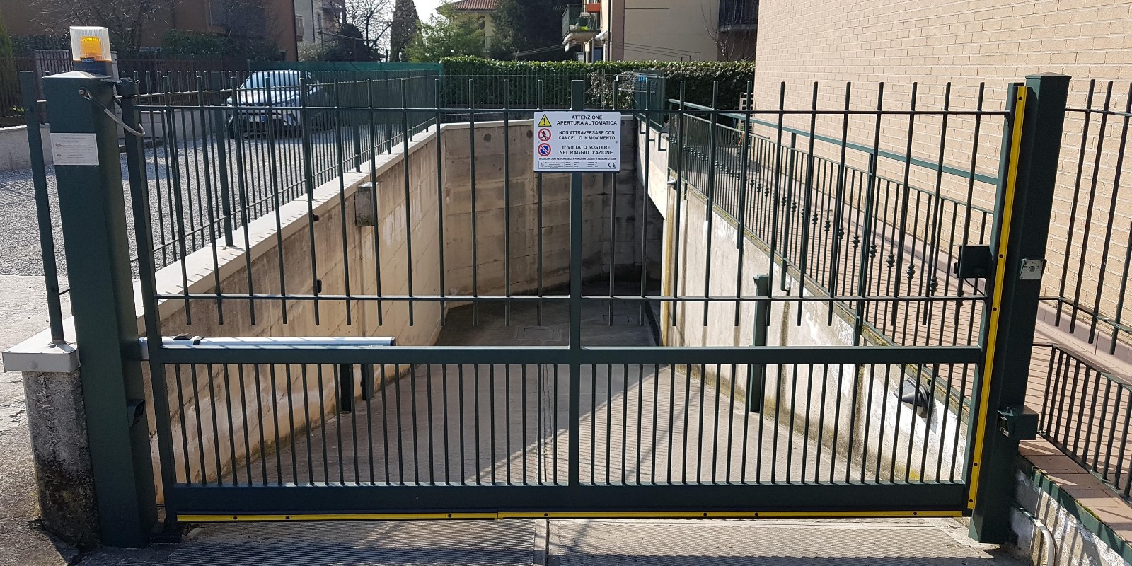 REMONDINI IMPIANTI - realizzazione cancello domestico con automazione