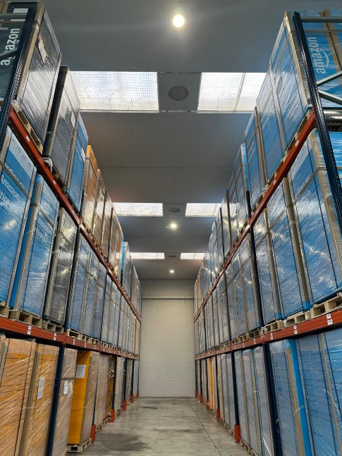 Impianto di illuminazione aziendale in capannone fatto da Remondini Impianti